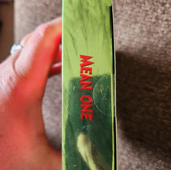 Revolution X The Grinch eyeshadow makeup palette NEW - Picture 5 of 6